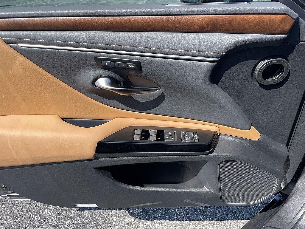 new 2025 Lexus ES 350 car, priced at $49,984