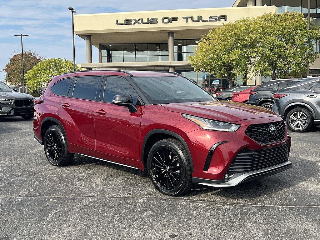 used 2023 Toyota Highlander car, priced at $38,411