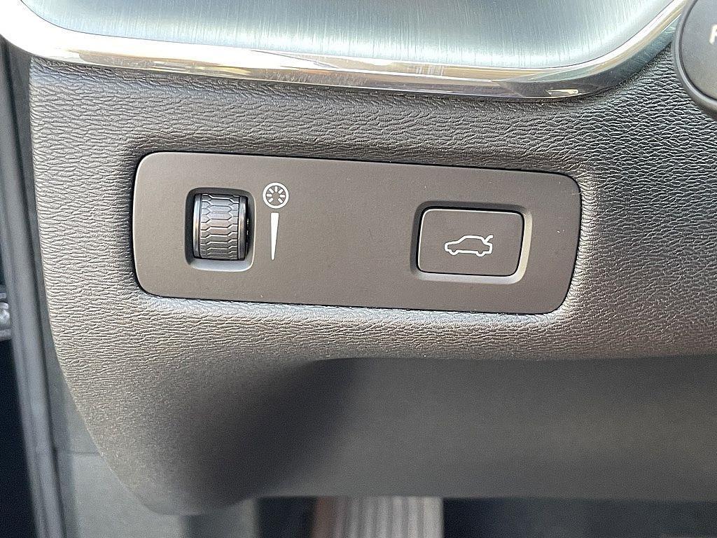 used 2018 Volvo XC60 car, priced at $18,992