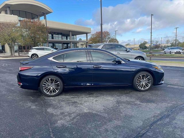 new 2025 Lexus ES 300h car, priced at $50,624