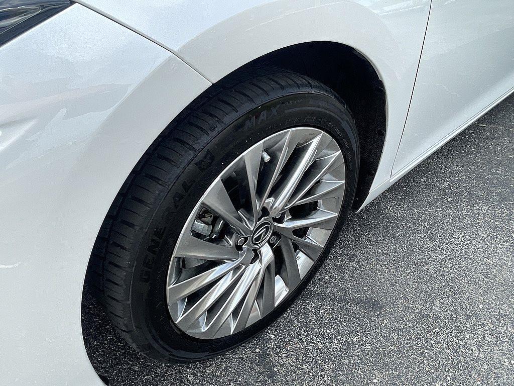 used 2022 Lexus ES 300h car, priced at $30,980