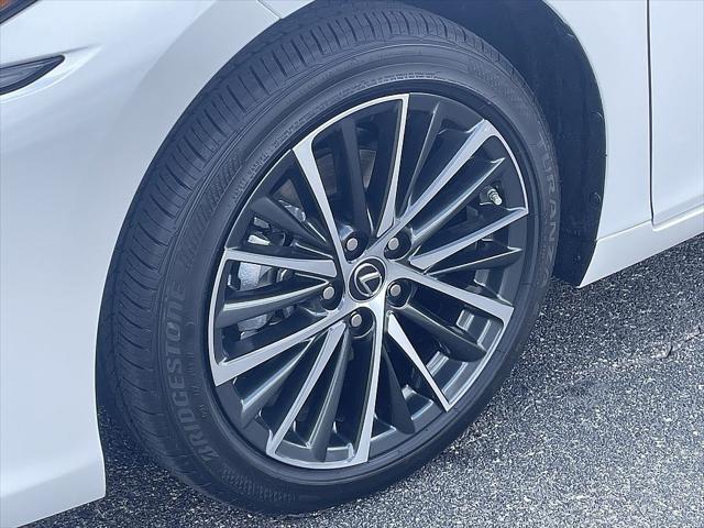 new 2025 Lexus ES 350 car, priced at $49,575