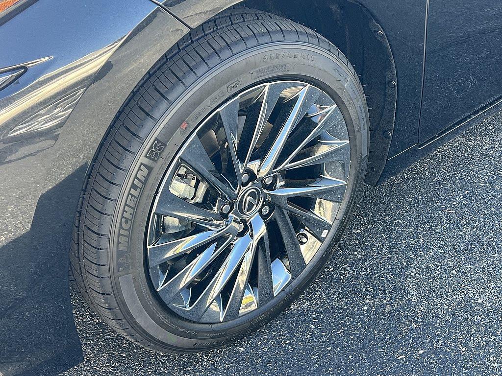 new 2025 Lexus ES 300h car, priced at $54,479