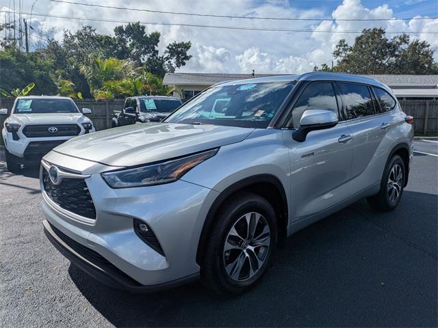 used 2021 Toyota Highlander Hybrid car, priced at $36,998