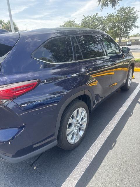 used 2020 Toyota Highlander car, priced at $29,884