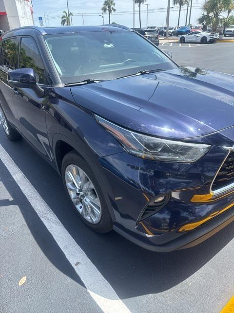 used 2020 Toyota Highlander car, priced at $29,884