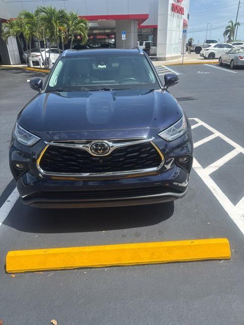 used 2020 Toyota Highlander car, priced at $29,884