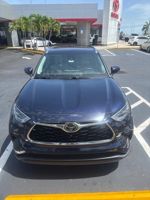 used 2020 Toyota Highlander car, priced at $29,884