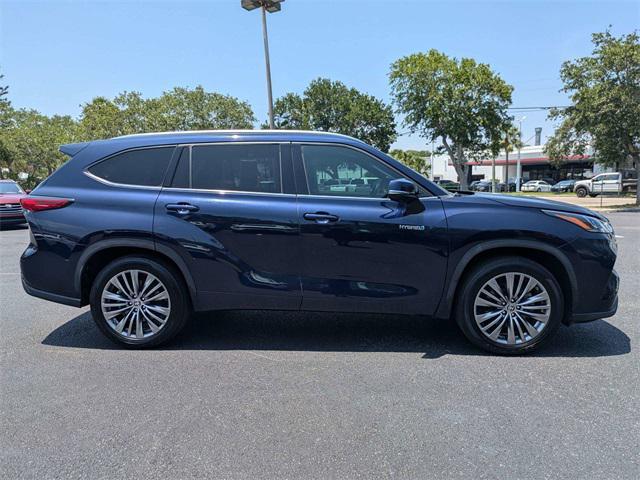 used 2021 Toyota Highlander Hybrid car, priced at $38,499