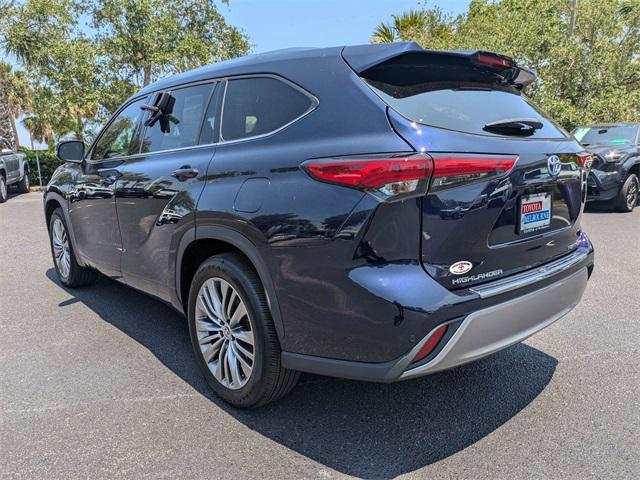 used 2021 Toyota Highlander Hybrid car, priced at $38,499