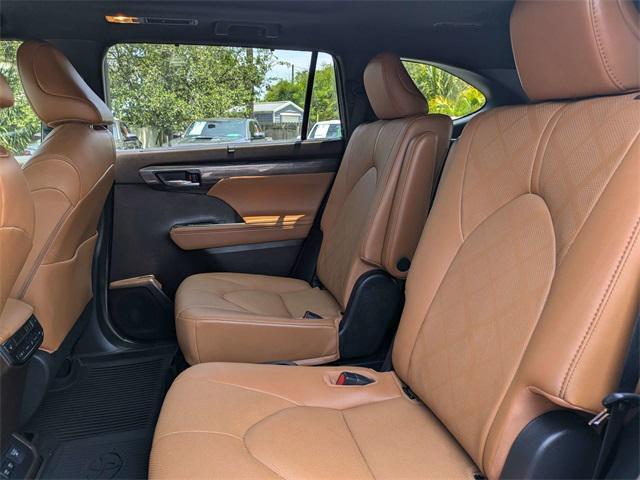 used 2021 Toyota Highlander Hybrid car, priced at $38,499
