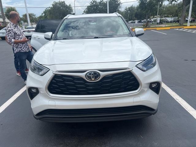 used 2023 Toyota Highlander car, priced at $27,998