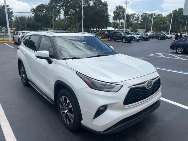 used 2023 Toyota Highlander car, priced at $27,998