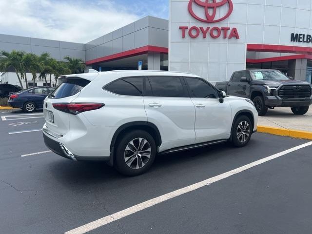 used 2023 Toyota Highlander car, priced at $27,998