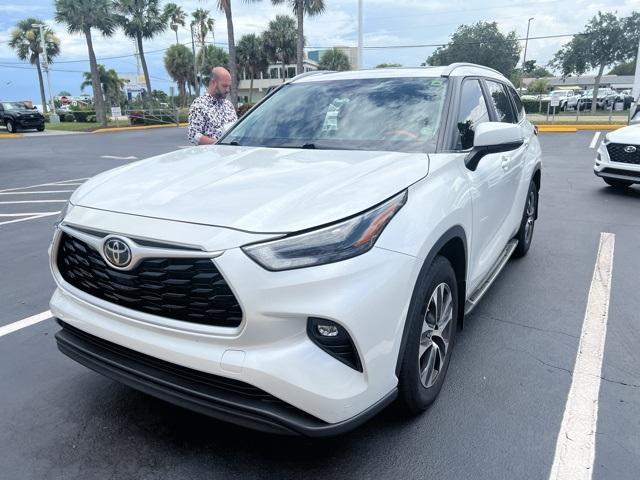 used 2023 Toyota Highlander car, priced at $27,998
