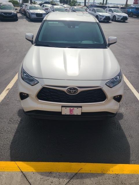used 2020 Toyota Highlander car, priced at $29,884