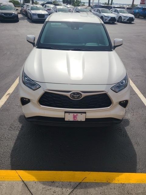 used 2020 Toyota Highlander car, priced at $34,499