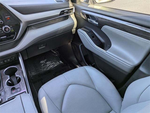 used 2021 Toyota Highlander car, priced at $35,497