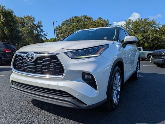 used 2021 Toyota Highlander car, priced at $35,497