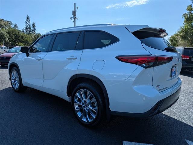 used 2021 Toyota Highlander car, priced at $35,497