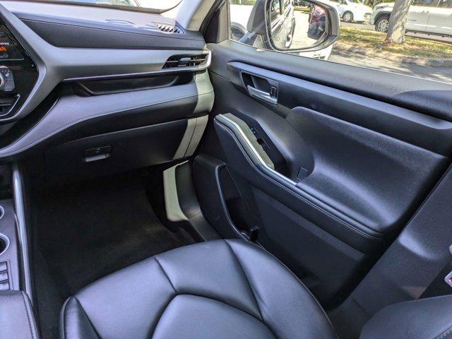 used 2023 Toyota Highlander Hybrid car, priced at $39,886
