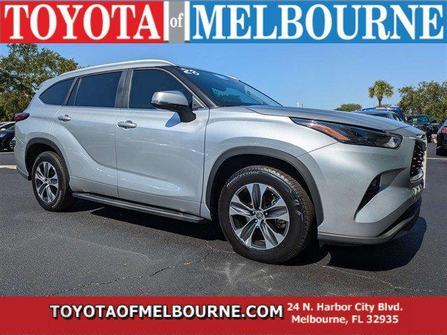 used 2023 Toyota Highlander Hybrid car, priced at $39,886