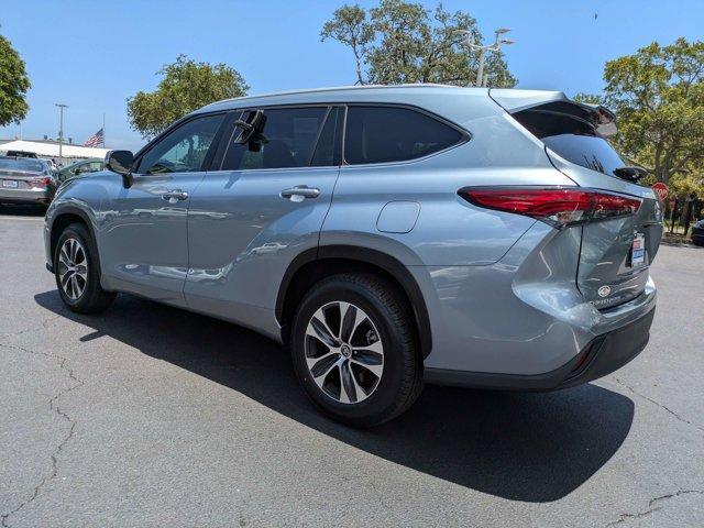 used 2022 Toyota Highlander car, priced at $33,499