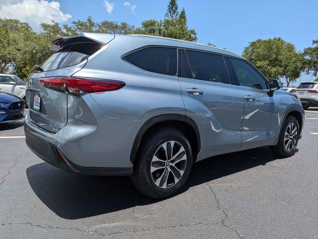 used 2022 Toyota Highlander car, priced at $33,499