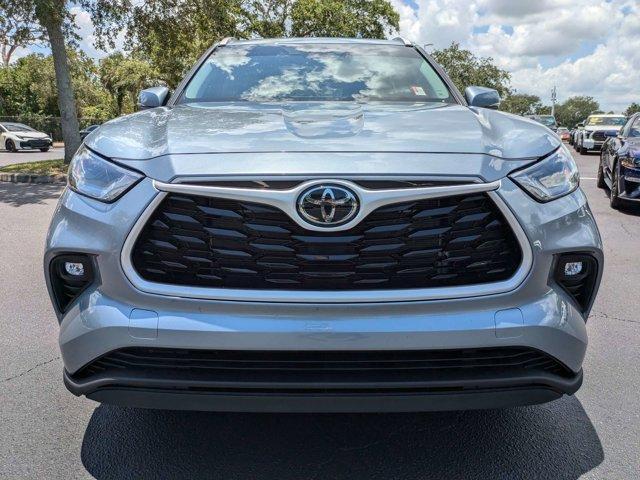 used 2022 Toyota Highlander car, priced at $33,499