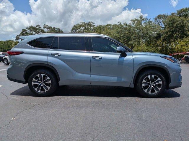 used 2022 Toyota Highlander car, priced at $33,499