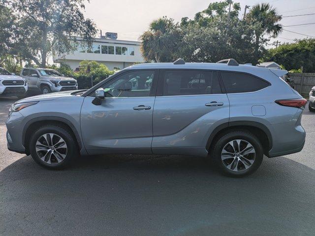 used 2022 Toyota Highlander car, priced at $30,998