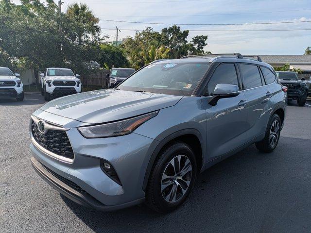 used 2022 Toyota Highlander car, priced at $30,998
