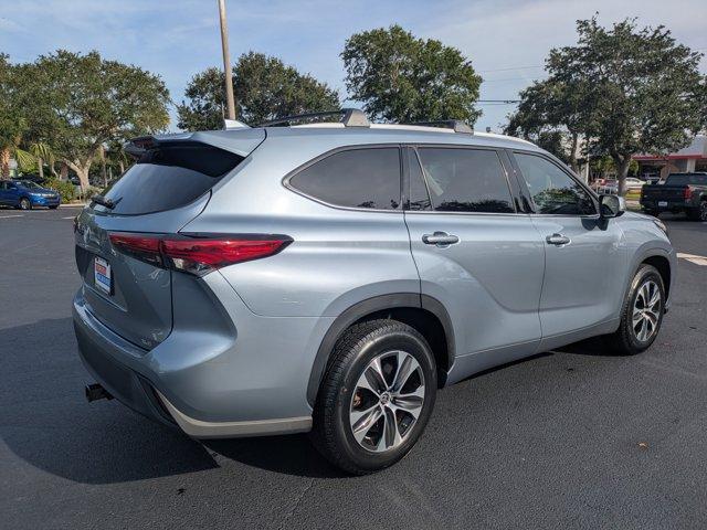 used 2022 Toyota Highlander car, priced at $30,998