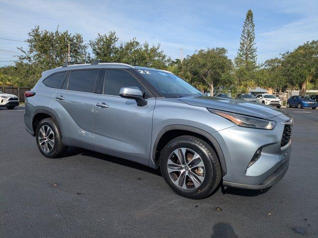 used 2022 Toyota Highlander car, priced at $30,998