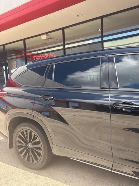 used 2023 Toyota Highlander car, priced at $40,998