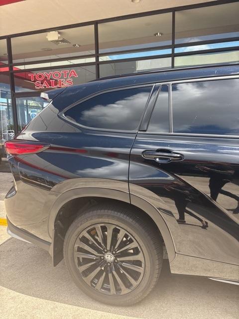 used 2023 Toyota Highlander car, priced at $40,998
