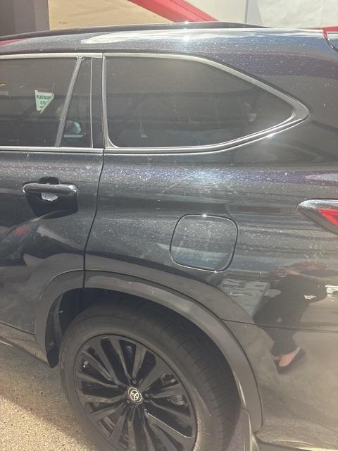 used 2023 Toyota Highlander car, priced at $40,998