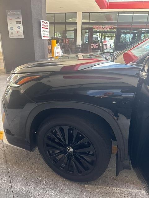 used 2023 Toyota Highlander car, priced at $40,998