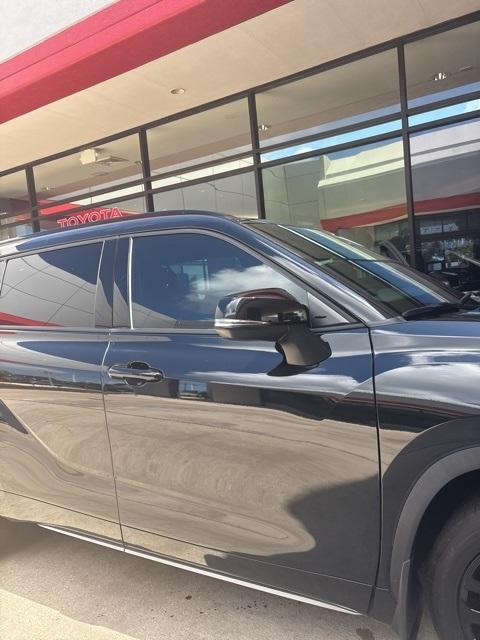 used 2023 Toyota Highlander car, priced at $40,998