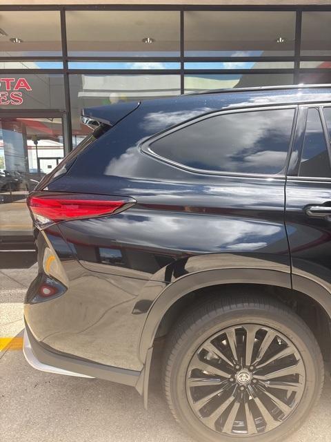used 2023 Toyota Highlander car, priced at $40,998