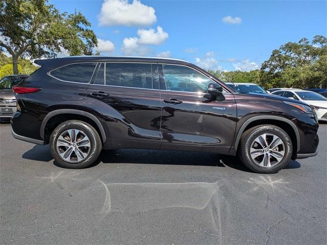 used 2020 Toyota Highlander Hybrid car, priced at $32,995