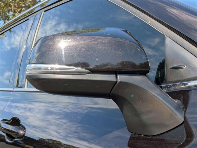 used 2020 Toyota Highlander Hybrid car, priced at $32,995
