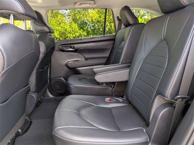 used 2020 Toyota Highlander Hybrid car, priced at $32,995
