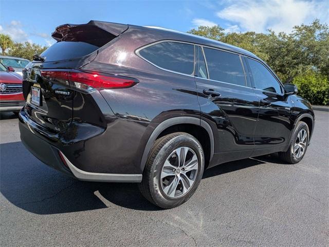 used 2020 Toyota Highlander Hybrid car, priced at $32,995