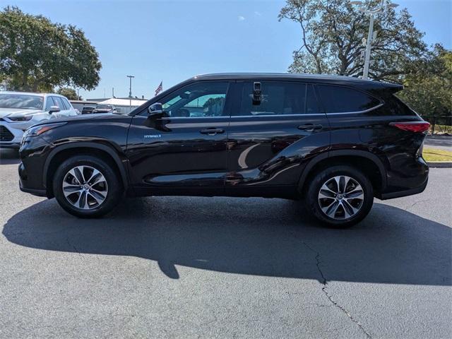 used 2020 Toyota Highlander Hybrid car, priced at $32,995