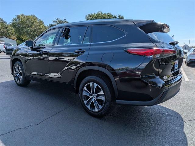 used 2020 Toyota Highlander Hybrid car, priced at $32,995