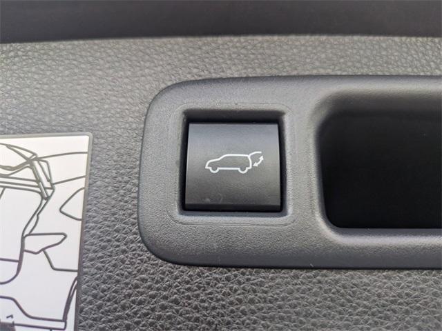 used 2021 Toyota Highlander car, priced at $27,499