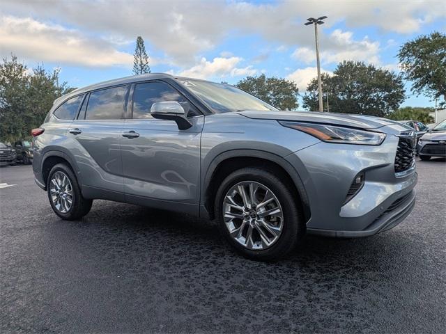 used 2021 Toyota Highlander car, priced at $27,899