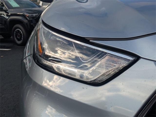used 2021 Toyota Highlander car, priced at $27,499