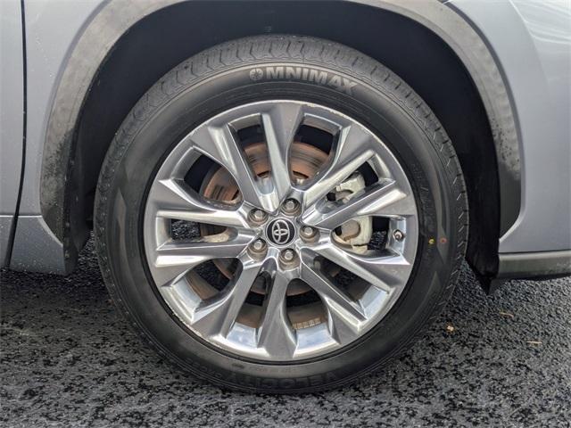used 2021 Toyota Highlander car, priced at $27,499